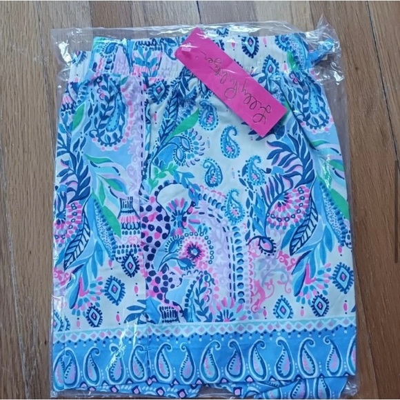 Lily Pulitzer-Katia Shorts in Macadamia Print. - Picture 6 of 9